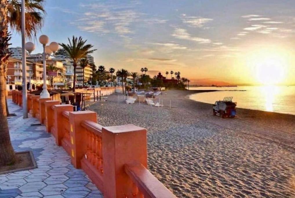 Benalbeach. 1º Linea De Playa. Benalmádena Kültér fotó